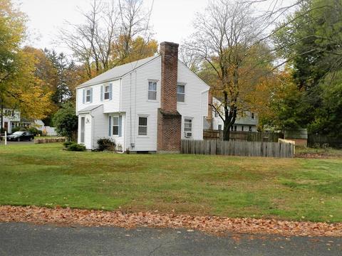 84 Donbray Rd, Springfield, MA 01119 photo 3
