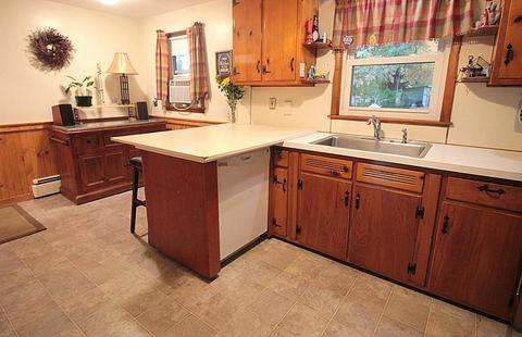 255 Hartwick St, Springfield, MA 01108 photo 4