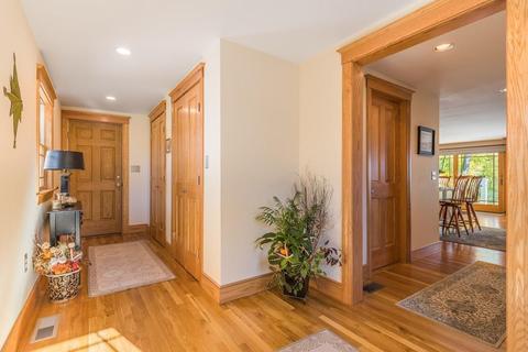 1 Lanthorn Ln, Beverly, MA 01915 photo 2