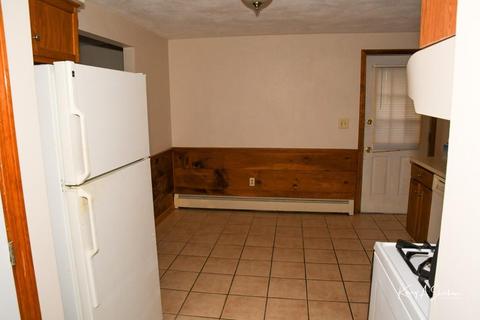 82 E St #A, Lowell, MA 01851 photo 4