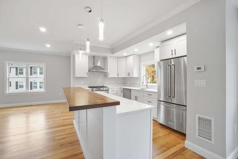 472 Main #B, Stoneham, MA 02180 photo 4