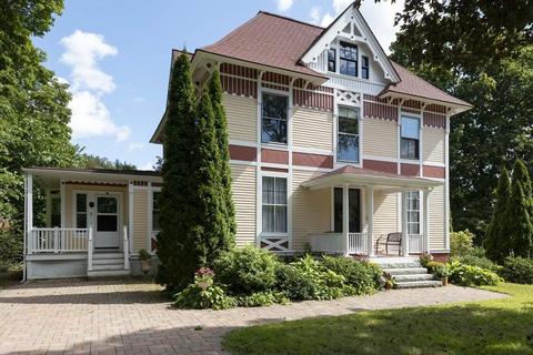 9 Maple Pl, Foxboro, MA 02035 photo 2