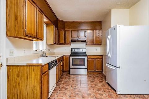 118 Olmsted Dr, Springfield, MA 01108 photo 4