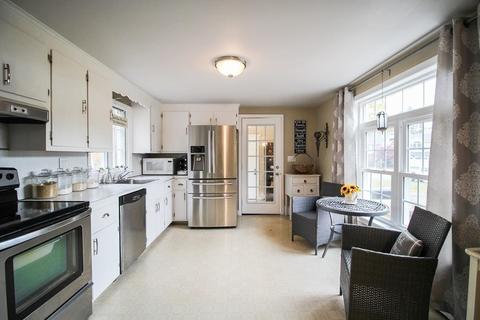 33 Whitehall Ln, Reading, MA 01867 photo 13