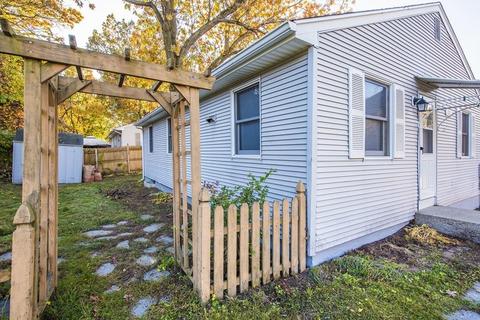 227 Roy St, Springfield, MA 01104 photo 6