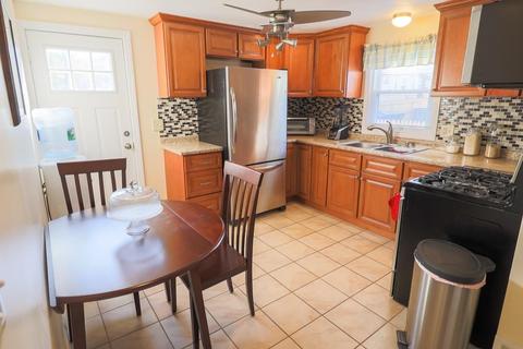 369 Brayton Ave, Fall River, MA 02721 photo 3
