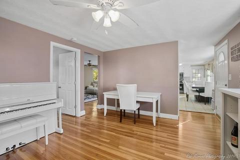 76 Winter St, Saugus, MA 01906 photo 4