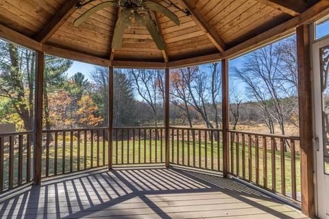 26 Crescent St, Lancaster, MA 01523 photo 4