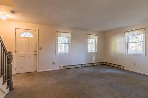 26 Crescent St, Lancaster, MA 01523 photo 5