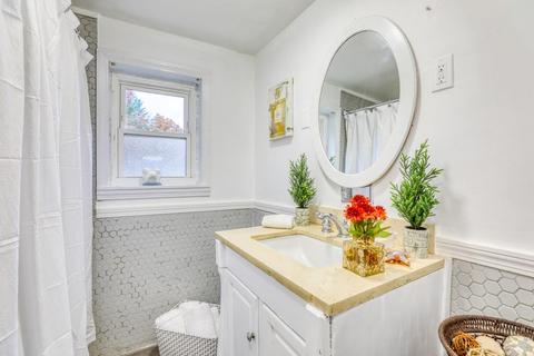 40 Truman Cir, Springfield, MA 01109 photo 7