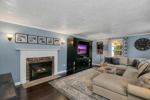 45 Nottingham Dr, Raynham, MA 02767 photo 4