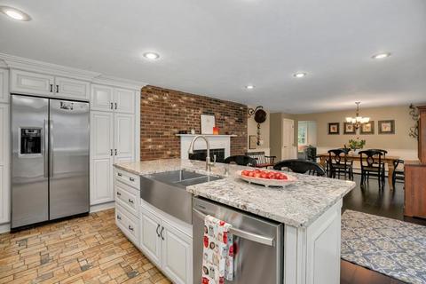 45 Nottingham Dr, Raynham, MA 02767 photo 15