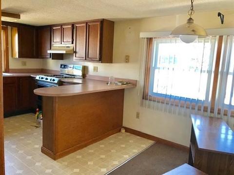 890 Dwelly St, Fall River, MA 02724 photo 3