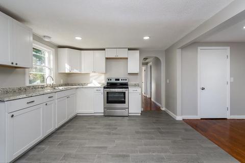 86 Gralia Dr, Springfield, MA 01128 photo 5