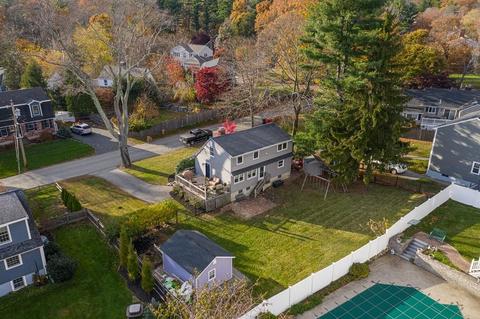 12 Curtis St, Reading, MA 01867 photo 2