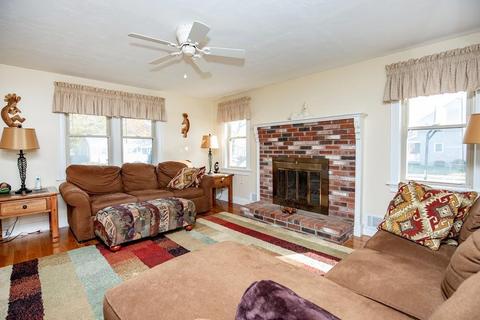 95 Forest St, Danvers, MA 01923 photo 2