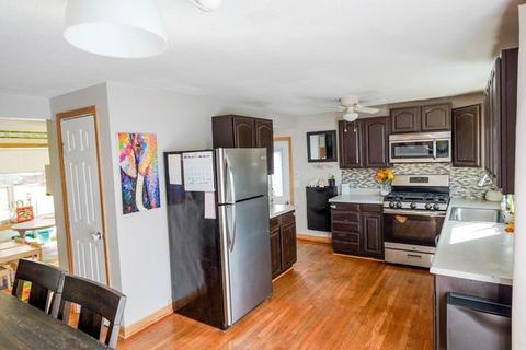 212 Garnet St, Springfield, MA 01129 photo 4