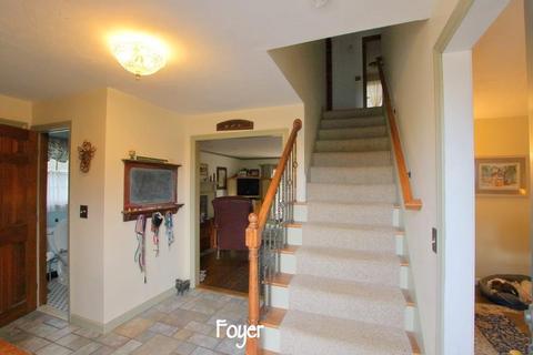 9 Lakeview Cir, Sutton, MA 01590 photo 13