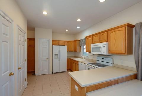 1 Knowlton Cir #1, Upton, MA 01568 photo 8