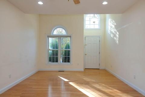 1 Knowlton Cir #1, Upton, MA 01568 photo 4