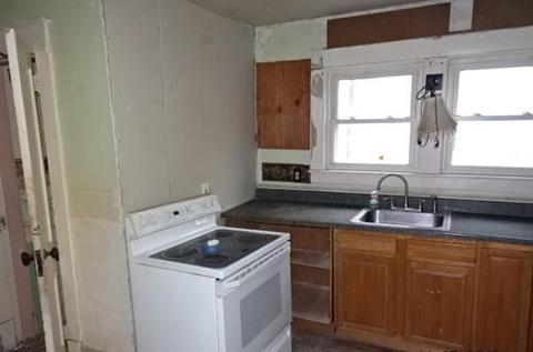 202 Northampton Ave, Springfield, MA 01109 photo 3