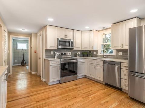 14 Willow St, Wakefield, MA 01880 photo 4