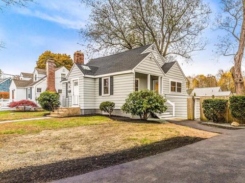 14 Willow St, Wakefield, MA 01880 photo 2