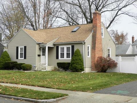 69 Gillette Cir, Springfield, MA 01118 photo 1