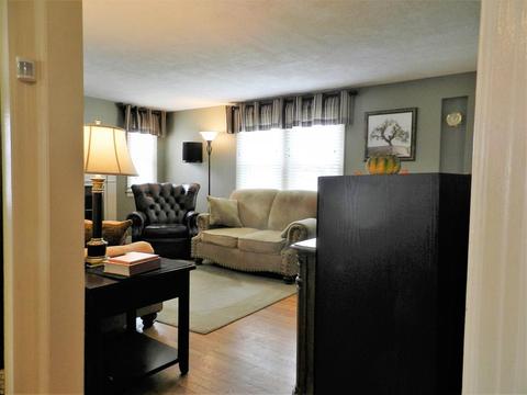 69 Gillette Cir, Springfield, MA 01118 photo 4