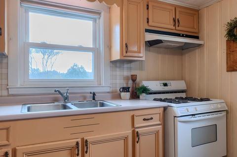 150 River St, Hudson, MA 01749 photo 3