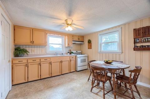 150 River St, Hudson, MA 01749 photo 2