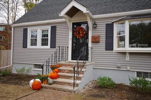 7 Edwin St, Reading, MA 01867 photo 3