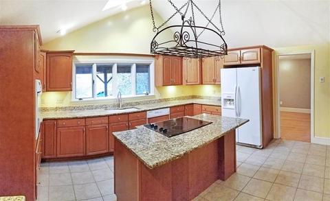 582 Main St, Acushnet, MA 02743 photo 4