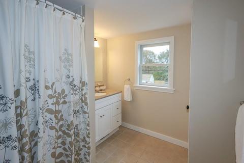 33 Macarthur Rd, Beverly, MA 01915 photo 19