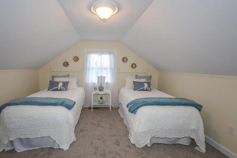 33 Macarthur Rd, Beverly, MA 01915 photo 11