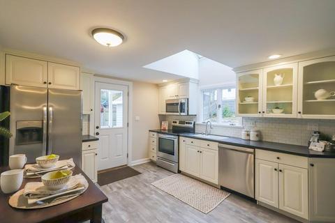 33 Macarthur Rd, Beverly, MA 01915 photo 3