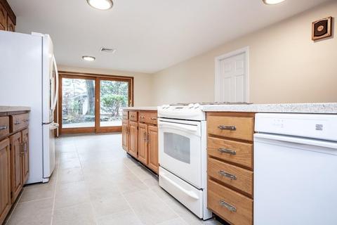 29 Pinehurst Ave, Saugus, MA 01906 photo 5