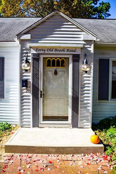 40 Old Brook Rd, Springfield, MA 01118 photo 2