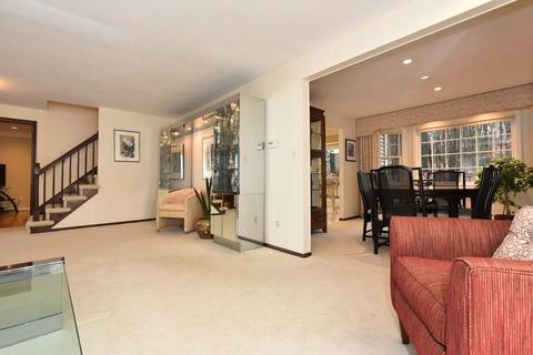 6 Willowbrook Dr, Framingham, MA 01702 photo 8