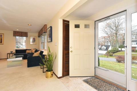 6 Willowbrook Dr, Framingham, MA 01702 photo 4