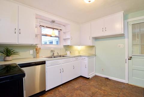 15 Strathmore St, Springfield, MA 01109 photo 4