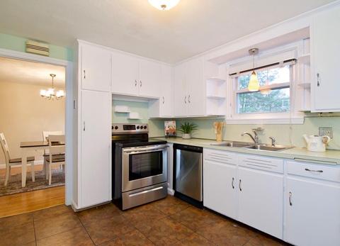 15 Strathmore St, Springfield, MA 01109 photo 6