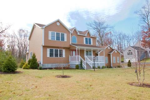 74 Eagle Dr, Dudley, MA 01571 photo 1