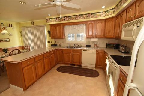 185 Grattan St, Fall River, MA 02721 photo 10