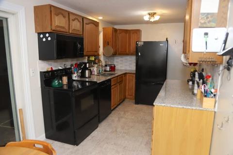 62 West St, Easthampton, MA 01027 photo 4