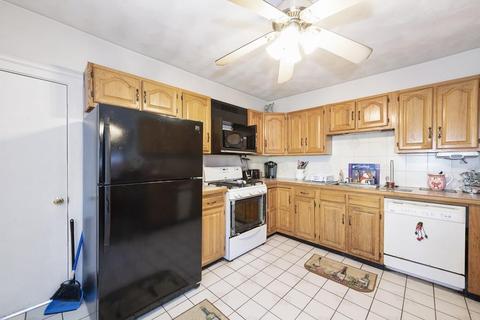 16 Cabot St, Everett, MA 02149 photo 12