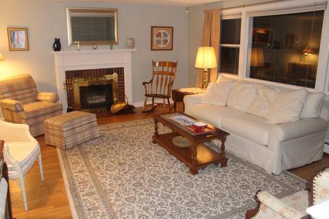 51 Glover Rd, Needham, MA 02494 photo 2