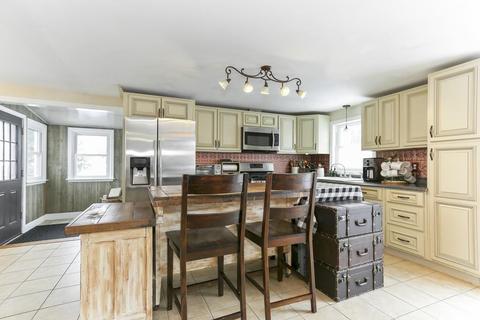 31 Haskell St, Fall River, MA 02720 photo 8