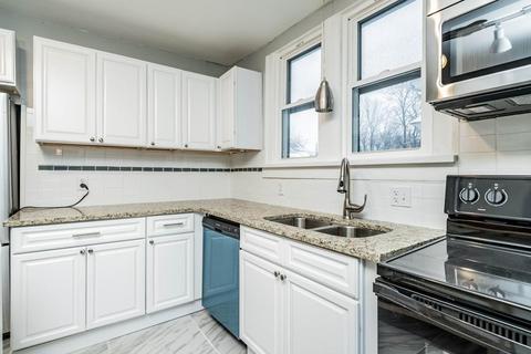 45 Meredith St, Springfield, MA 01108 photo 3
