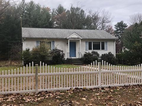 24 Deboo Dr, Springfield, MA 01129 photo 2